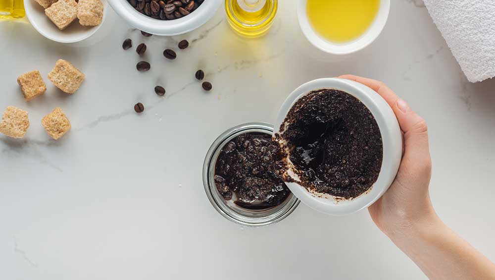 honey & coffee scrub to remove dark circle
